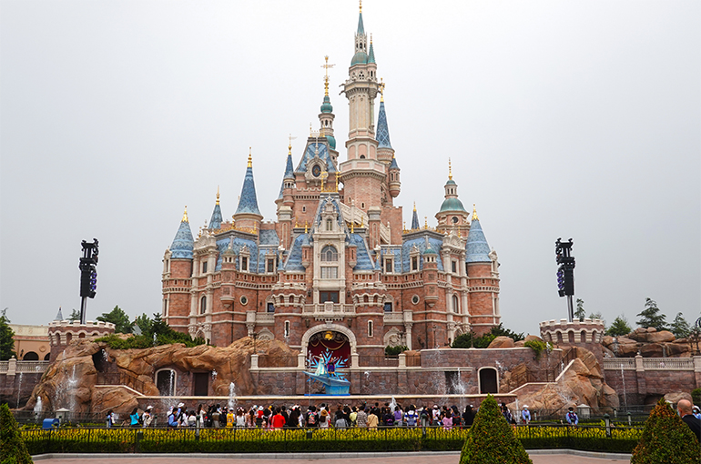 Shanghai Disneyland to Apply 'One ID, One Ticket' Policy to Stop Scalpers