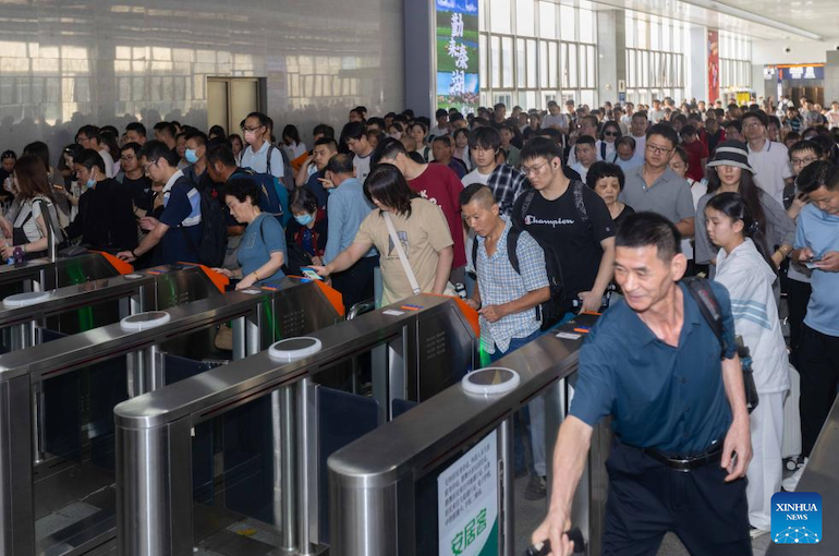 China Sees Record-breaking Daily Passenger Trips