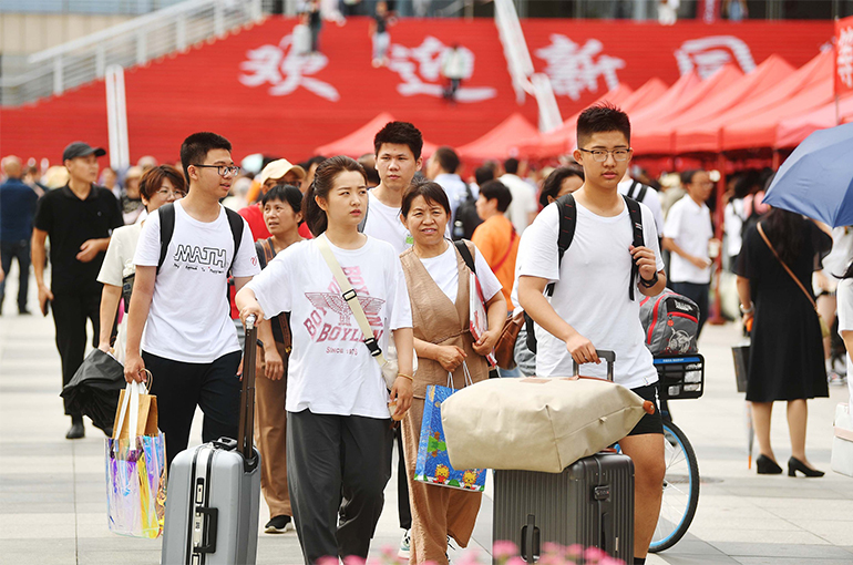 China's Higher Education Enrollment Rate Exceeds 60%