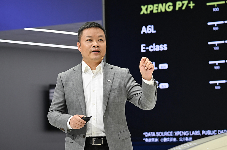 Chinese Carmakers Must Keep Learning From Global Rivals to Improve, Xpeng Founder Says