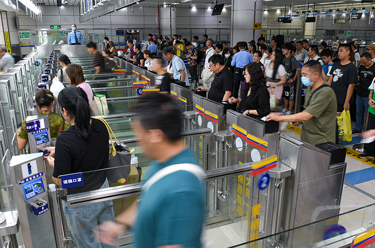 Hong Kong Hopes to Resume Multiple-Entry Travel Permit for Shenzhen Residents