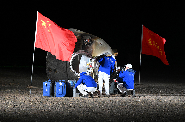 [In Photos] Chinese Astronauts Return to Earth Safely, Experiencing Busy, Joyful Space Life