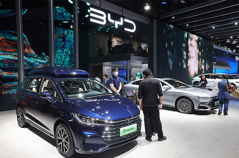 Chinese NEV Giant BYD Hires Almost 200,000 People in Three Months as Sales Hit New Record