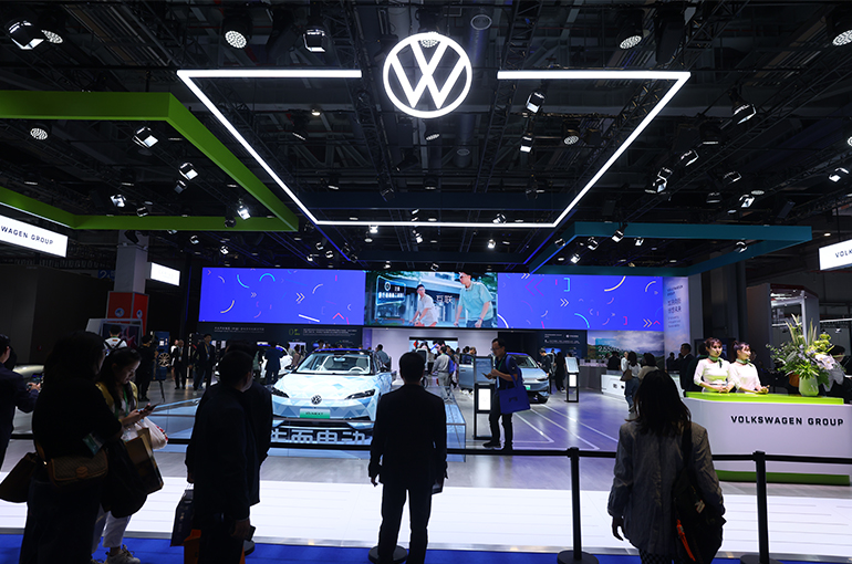 Foreign Carmakers Seek Ways to Regain Edge in Chinese Market