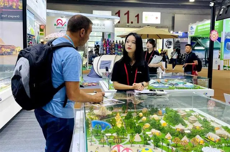 Canton Fair Attracts Record 253,000 Overseas Buyers