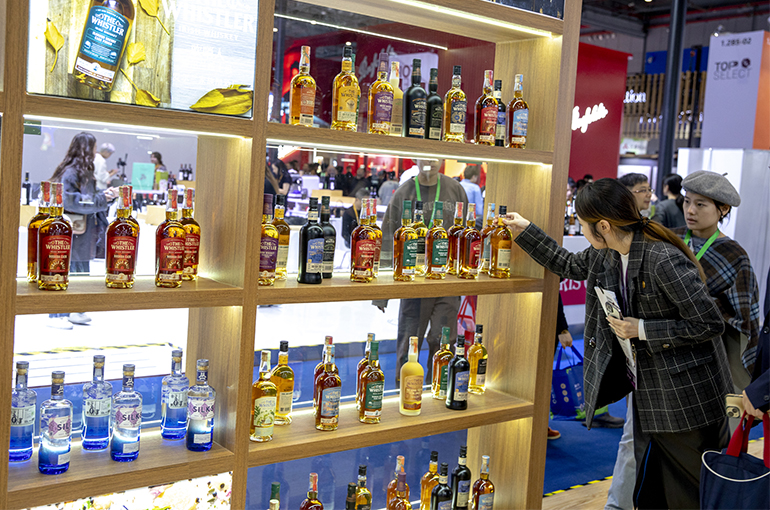 Diageo, Other Foreign Whiskey Giants Remain Upbeat on China Market Despite Slump in Sales