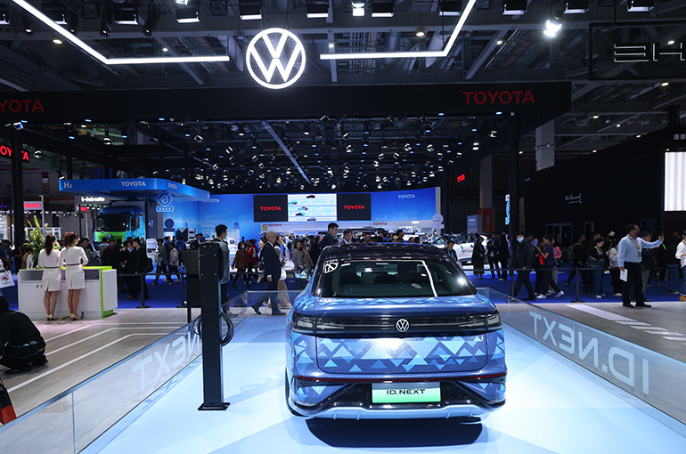 SAIC, Volkswagen Extend China JV Tie-Up to 2040