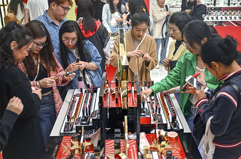 China Needs Consumer-Focused Policies to Boost Demand, Think Tank's Head Says