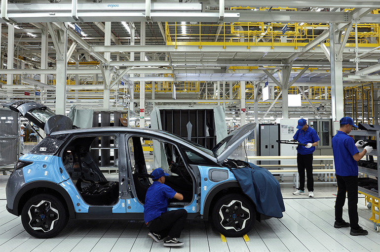 BYD Factory Sets Annual Production Record of Over One Million Cars, Paper Says