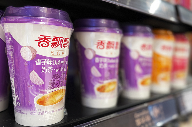 Chinese Instant Milk Tea Leader Xiangpiaopiao Opens First Fresh Drinks Store; Shares Rise