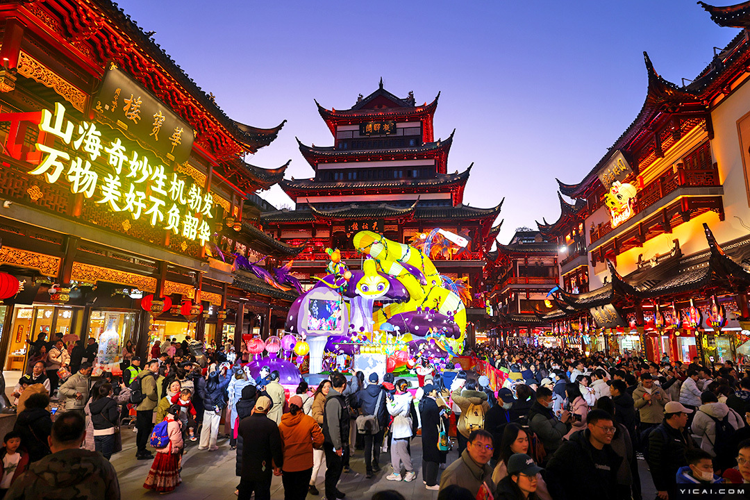 [In Photos] Shanghai Lights Up Yuyuan Garden Lanterns to Welcome Year of Snake