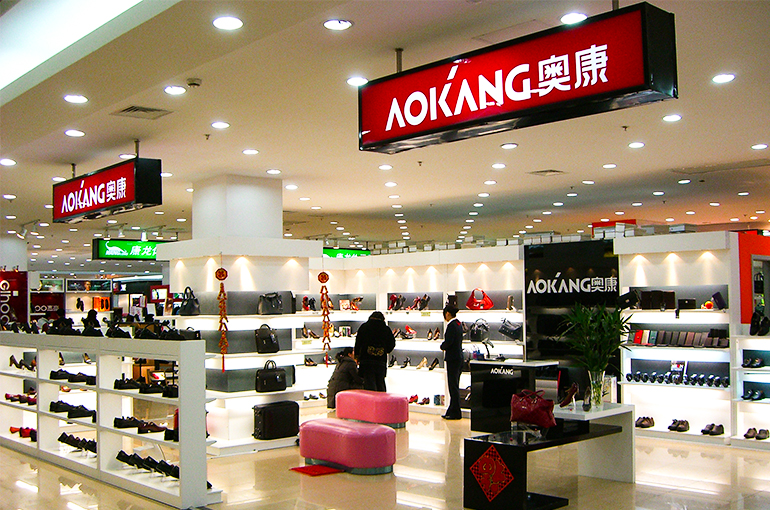 China’s Aokang Shoes Tumbles After Failing to Buy Memory Chipmaker