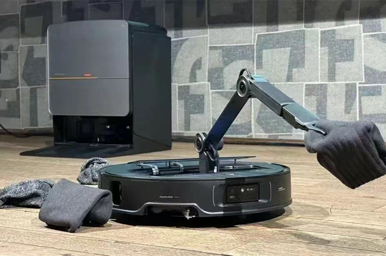 Chinese Firms Exhibit Armed Robot Vacuums at CES, Eyeing Market Edge