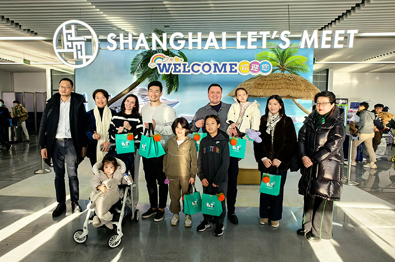 Shanghai's Retailers See Surge in Visa-Free Foreign Tourists