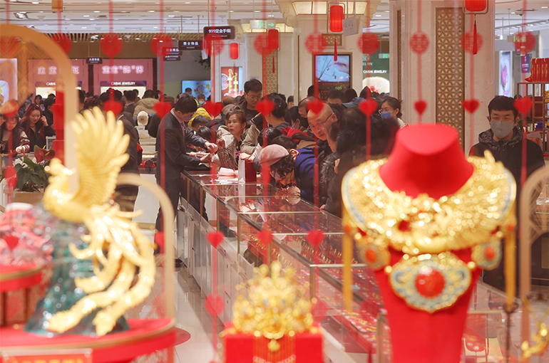 China's Retail Jewelry Prices Soar as Gold Rallies