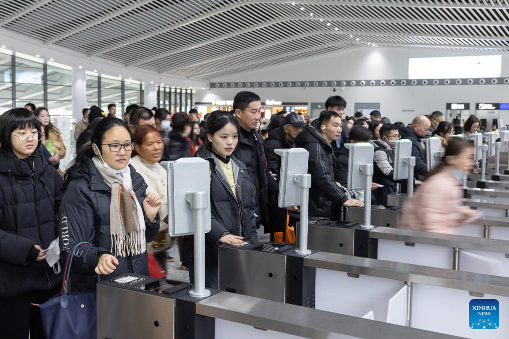 Spring Festival travel rush to see 9 billion trips