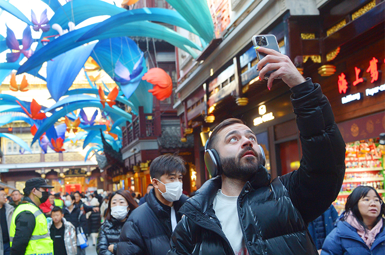 Foreign Tourists’ Spending in Shanghai Climbs 28% During Chinese New Year Holiday