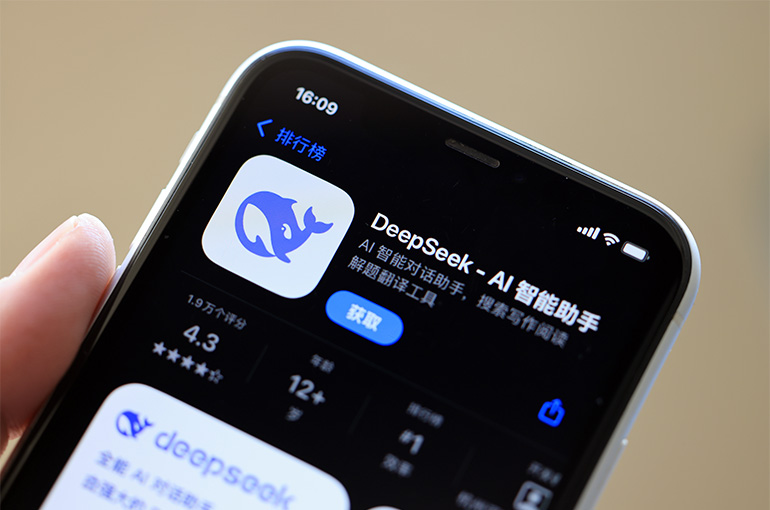 Huawei, Nubia, Other Chinese Handset Makers Embed DeepSeek Chatbot on Mobile Phones