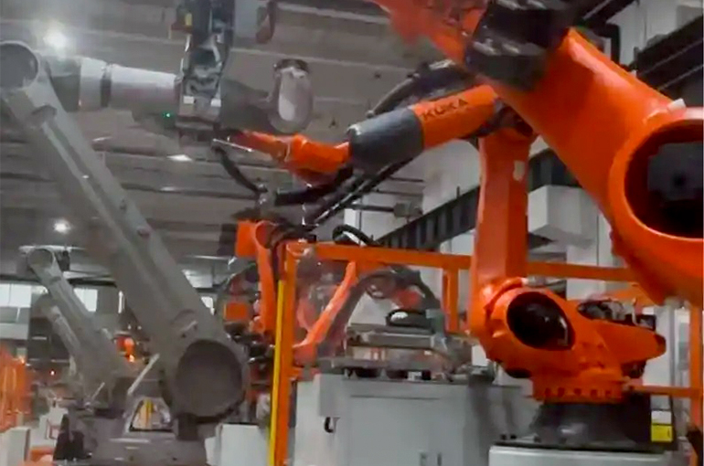 Robots Build Robots at Kuka's Guangdong Facility, Producing One Every Half Hour