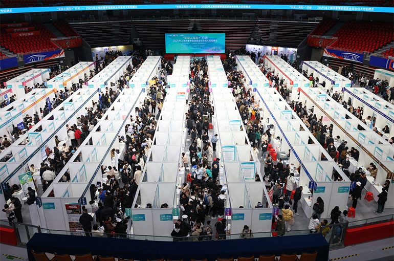 26,000 Positions Up for Grabs at Shanghai's First Jobs Fair Since Chinese New Year