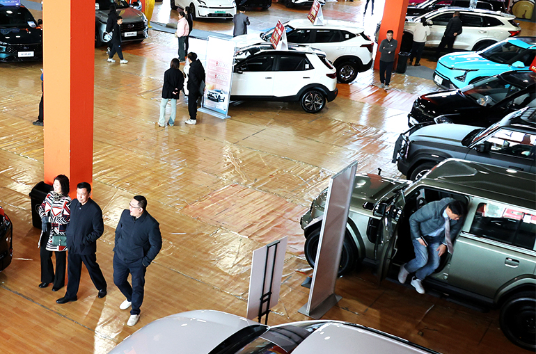 Fewer Chinese Car Dealers Lost Money Last Year as Gov’t Subsidies Stoked Demand