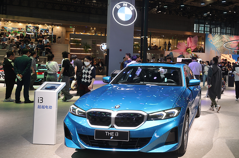 BMW, Huawei Ally on HarmonyOS-Based In-Car System for German Carmaker's China-Made Cars