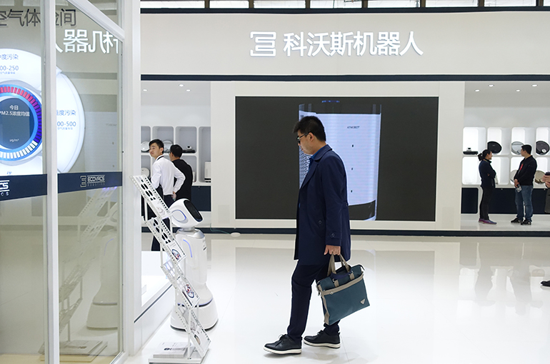 China's Ecovacs to Make Household Androids, Vice Chairman Says