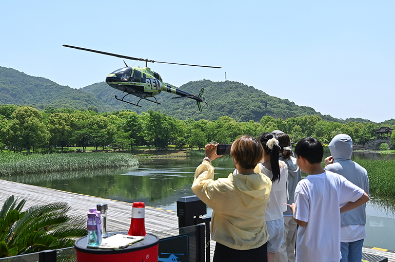 Low-Altitude Tourism Takes Off in China Over Labor Day Break Despite Sky-High Prices
