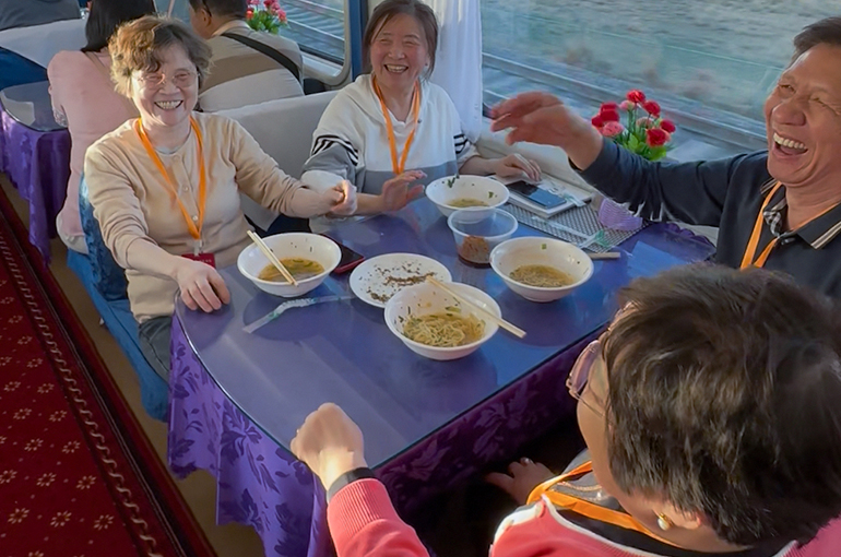 China State Railway, Travel Agencies Tap Seniors Market With Launch of ‘Silver-Hair’ Tourist Trains