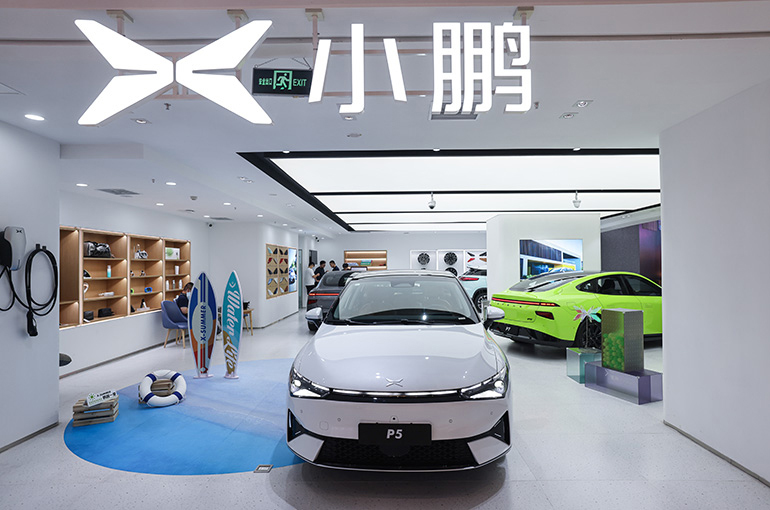 Xpeng Soars After Chinese EV Startup Shrinks Loss 52%, Posts Record Deliveries in First Quarter