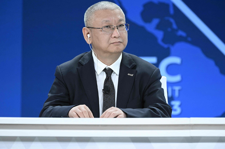 Longi’s Shares Drop After Founder Quits as Director, GM to Lead Chinese Solar Giant’s R&D Work