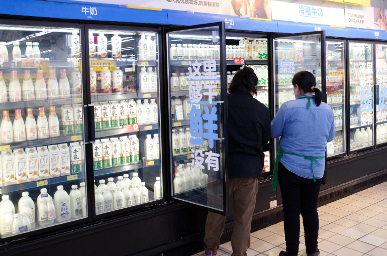 China's Milk Output Drops as Dairy Industry Struggles to Keep Up With Changing Tastes