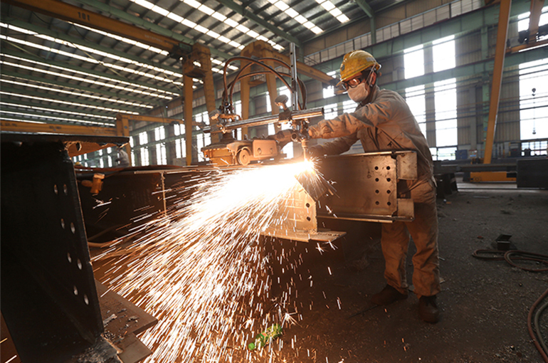 China's Factory Activity Contracts for Second Straight Month Amid Modest Uptick, Official PMI Shows