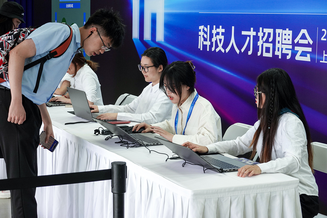 Third of Chinese Workers Seek New Jobs, Michael Page Survey Finds