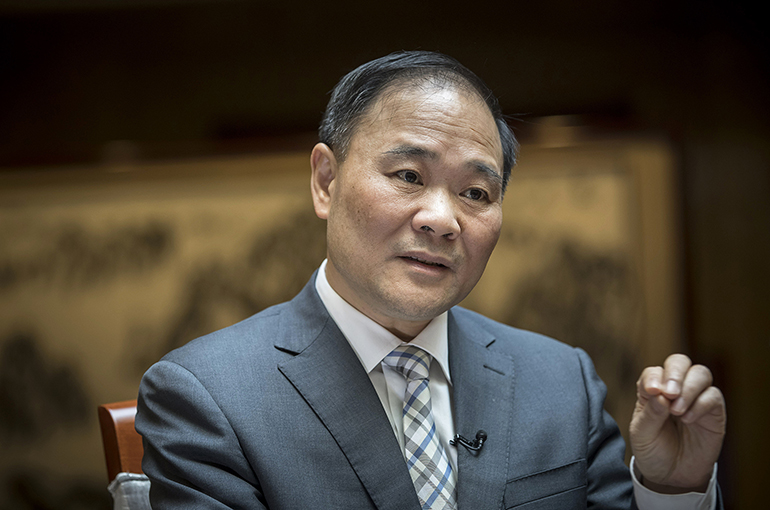 Geely Chief Warns of Global Car Glut