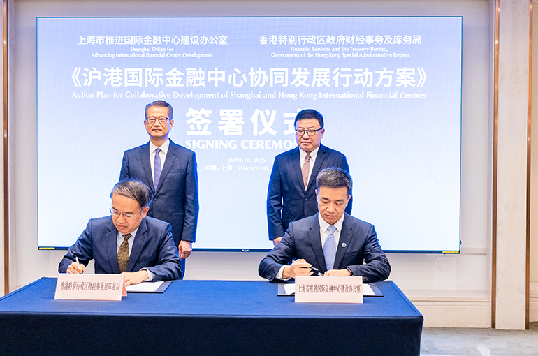 Shanghai, Hong Kong Ink Deal to Beef Up China’s Global Financial Clout
