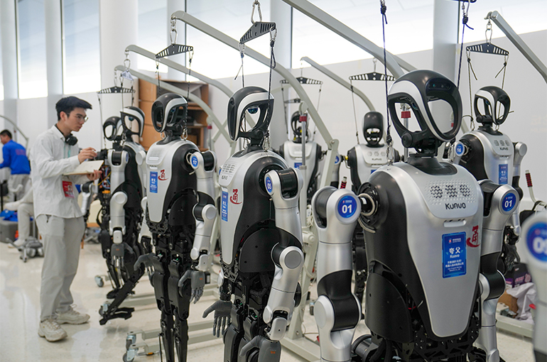 Chinese Robotics Firms Vie for Top University Students for R&D Intern Jobs