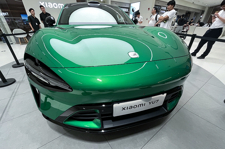 Xiaomi Jumps After Getting Over 200,000 Pre-Orders for Second EV in Three Minutes