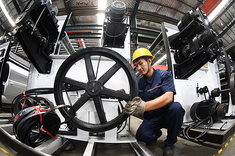 China’s Industrial Profits Slide in May, But Experts Maintain Positive Outlook