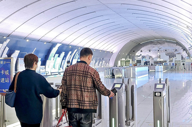 Shanghai Metro Extends Payment by Bank Card, E-Yuan to All Lines