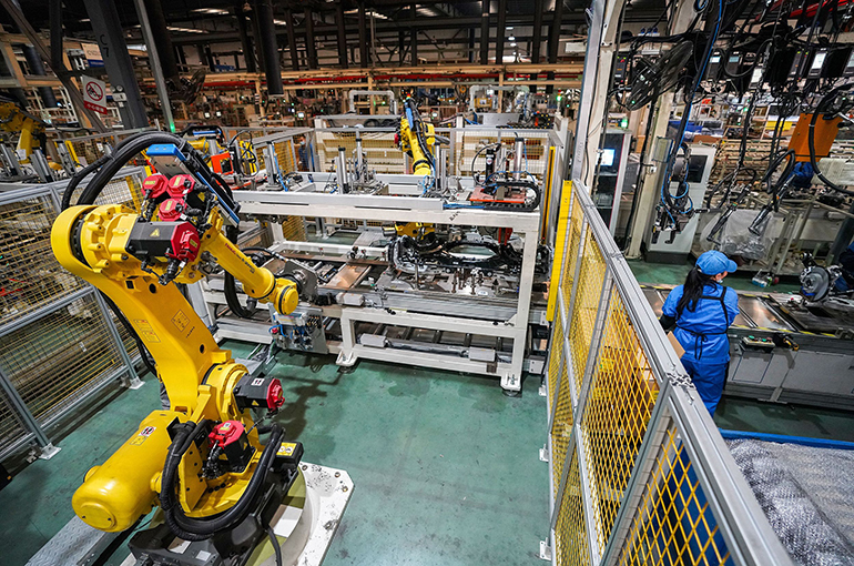 China’s Factory Activity Edges Up for Second Straight Month in June as US Trade Tensions Thaw