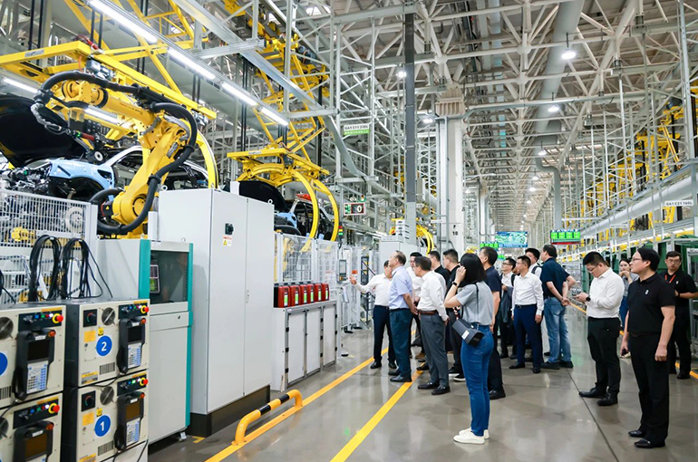 CATL Unveils First Factory-in-Factory Setup to Supply EV Batteries for Aito Cars