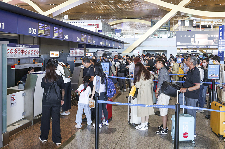 China Is Set to Break Summer Air Travel Record as Fares Drop