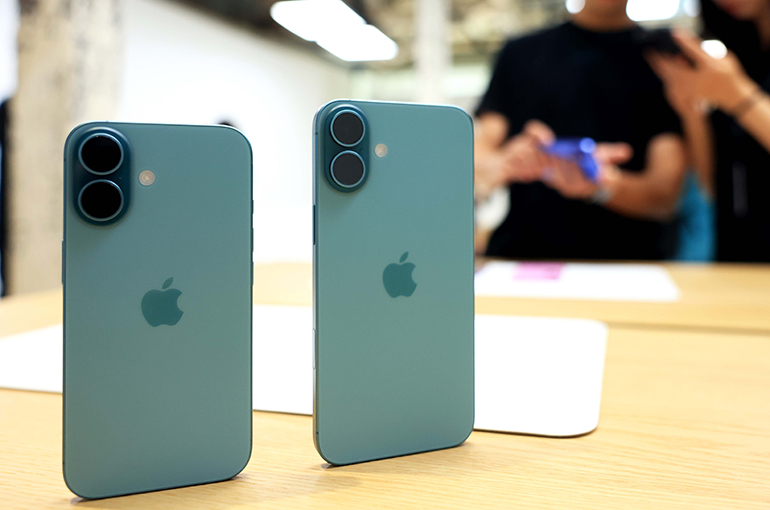 IPhone's Quarterly Sales in China May Rise for First Time in Two Years, Counterpoint Says