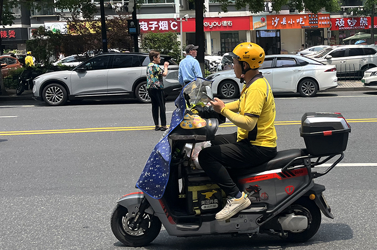Meituan Doubles Down on Instant Retail After Taobao's Aggressive Push