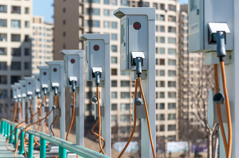 China Targets 100,000 Ultra-Fast EV Charging Stations by 2027 to Ease Range Anxiety