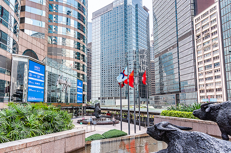 Hong Kong Bourse's Chinese Yuan Counter to Soon Join Stock Connect With Mainland, Official Says