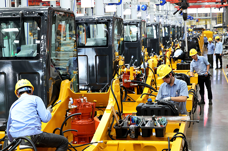 China’s Economy Grew 5.07% in Second Quarter, Yicai Chief Economists Survey Shows