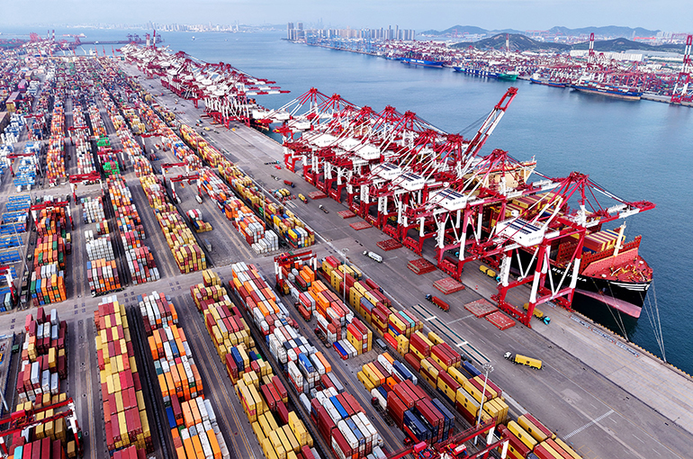 China’s Foreign Trade Grows 2.9% in First Half Despite Global Headwinds