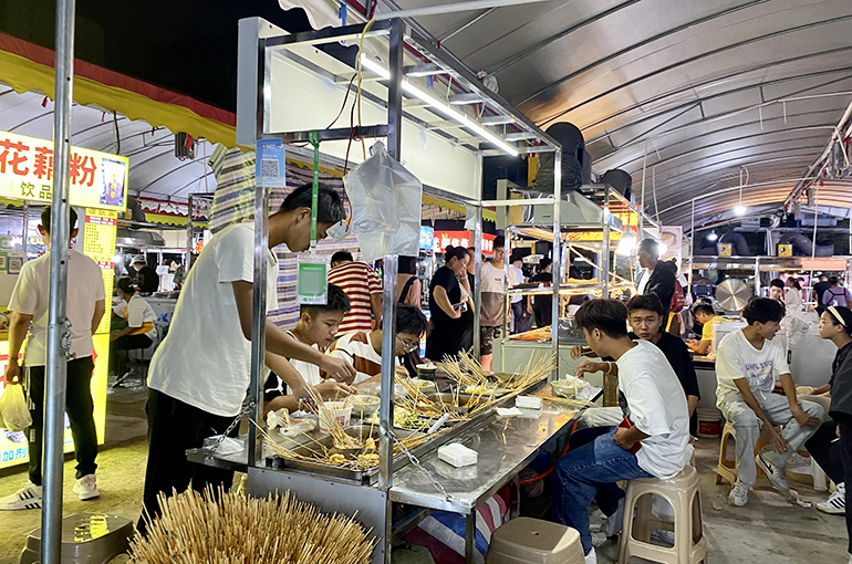 China's Wealthiest Rural Counties Rival Big Cities on Consumption Per Head